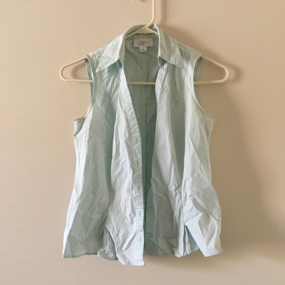 Ann Taylor- LOFT Button Up Collared Blouse